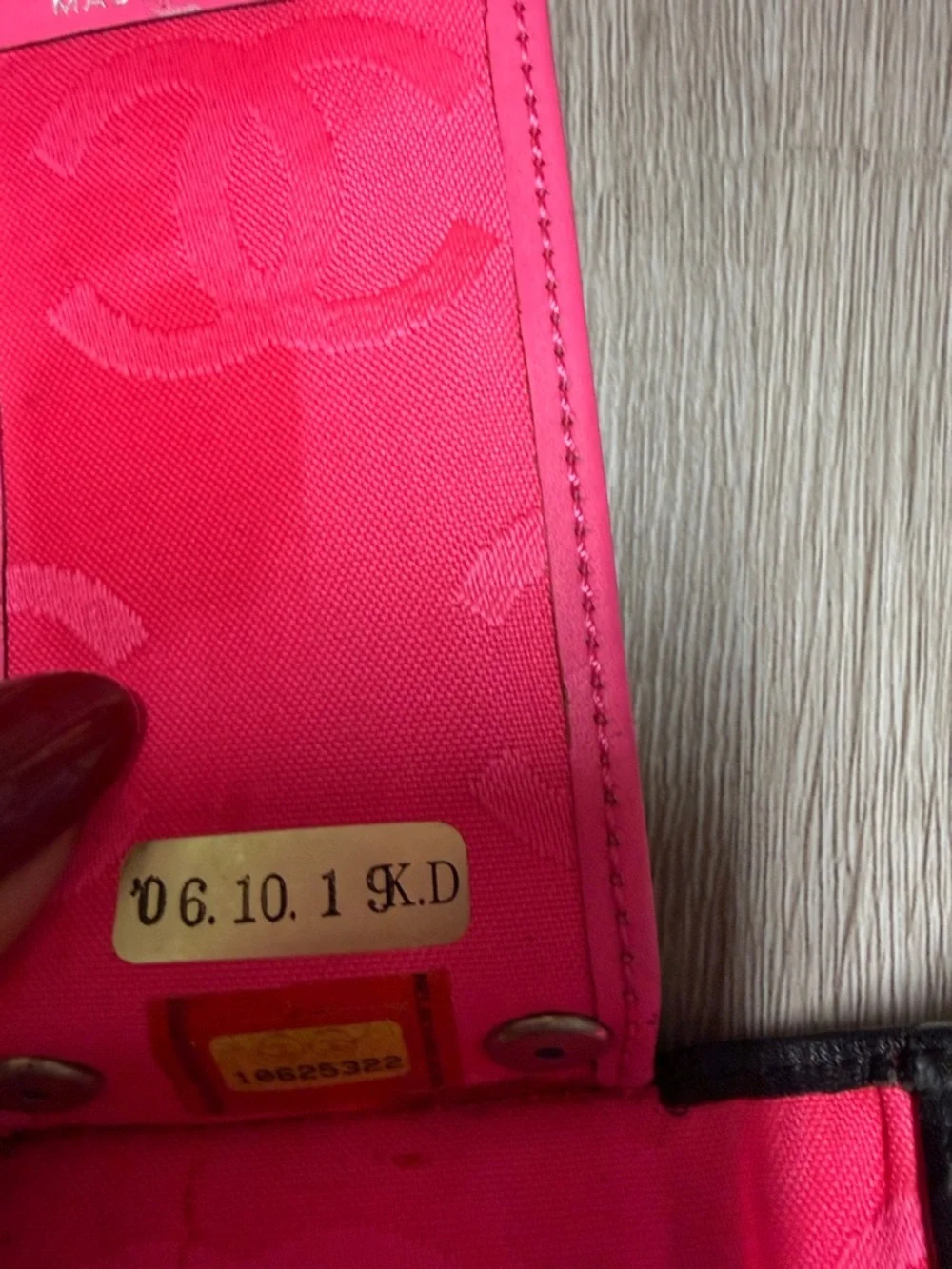 Chanel Authentic Black and White Quilted Women's Keyholder - Picture 5 of 8